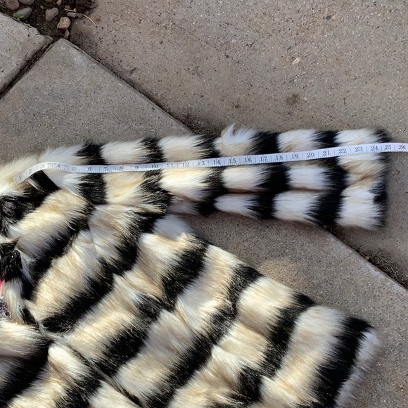 CARMIN STRIPED FAUX FUR JACKET, SIZE MEDIUM - Picture 11 of 11